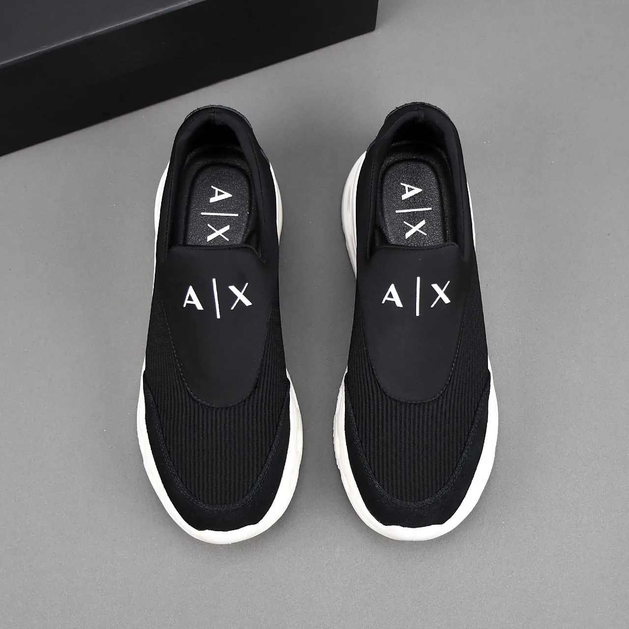 PP420🍒🍒🍒Armani's new 🆕low-top casual sneakers are made of breathable mesh and have brand signature details on the shoe collar to enhance style. Fashionable and versatile, it can complement any look. With a sophisticated design that is both dynamic and modern, this new must-have shoe adds a new dimension to Dior's legacy, displaying modern elegance. Men's shoes 38-44 45🉑️customized